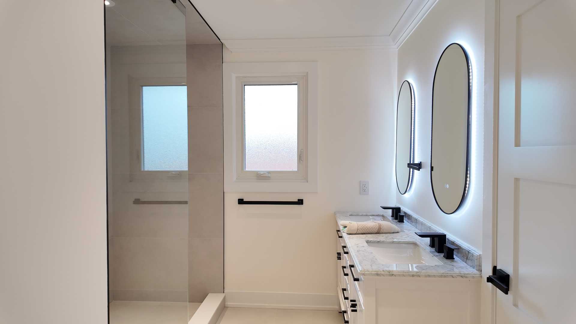 Floating vanity with white MDF tower, 24"*48" beige gray tile, - Image 6