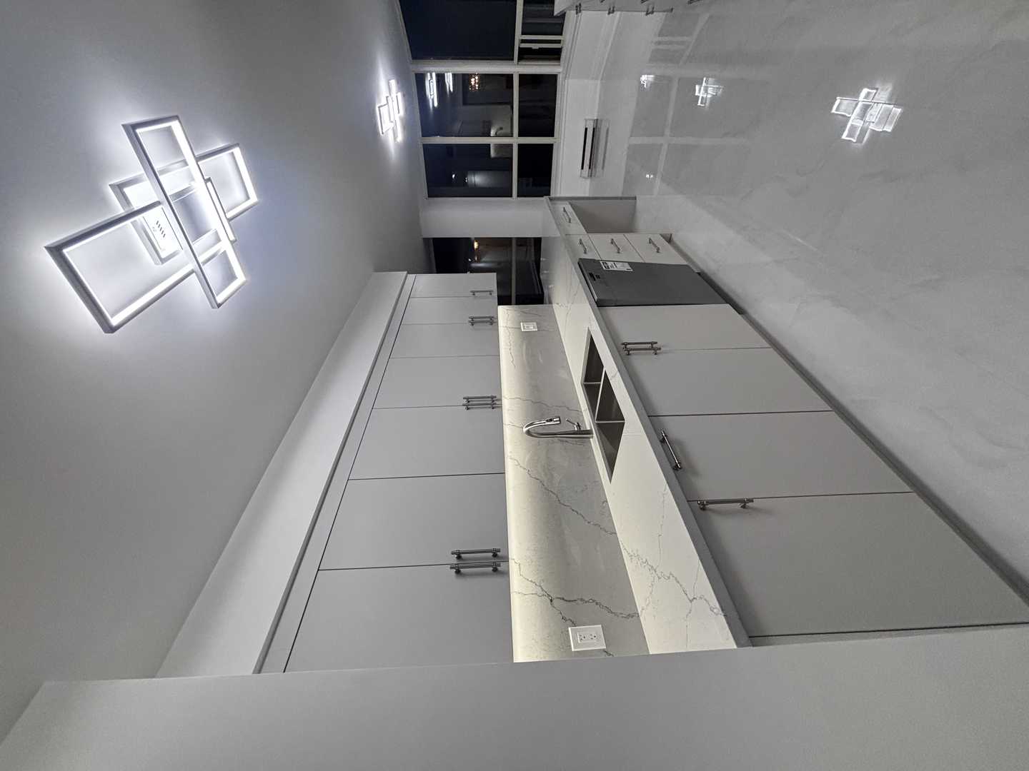 custom kitchen, 2 bathroom, master bathroom with corner built-in bathtub, - Image 10
