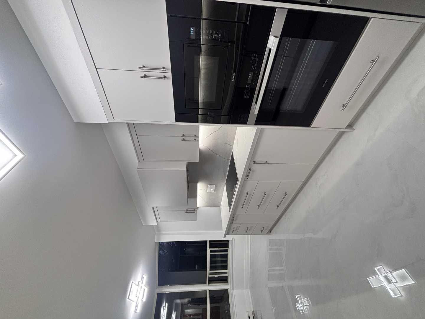 custom kitchen, 2 bathroom, master bathroom with corner built-in bathtub, - Image 11