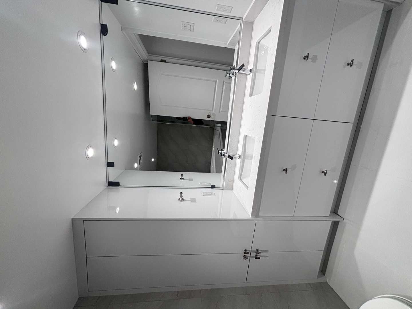custom kitchen, 2 bathroom, master bathroom with corner built-in bathtub, - Image 16