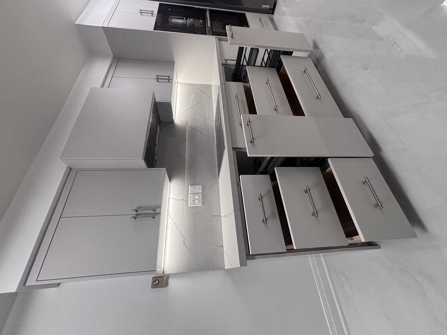 custom kitchen, 2 bathroom, master bathroom with corner built-in bathtub, - Image 19