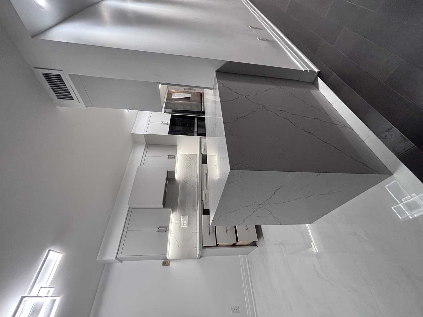 custom kitchen, 2 bathroom, master bathroom with corner built-in bathtub, - Image 20