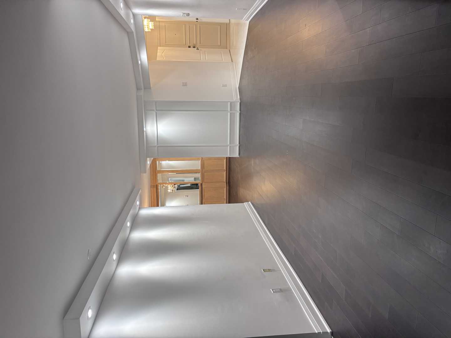 custom kitchen, 2 bathroom, master bathroom with corner built-in bathtub, - Image 6