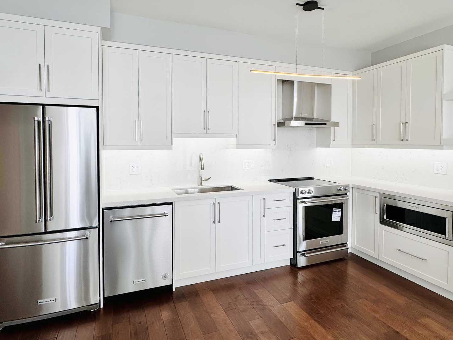 2 bathroom with white shaker kitchen cabinet - Image 6