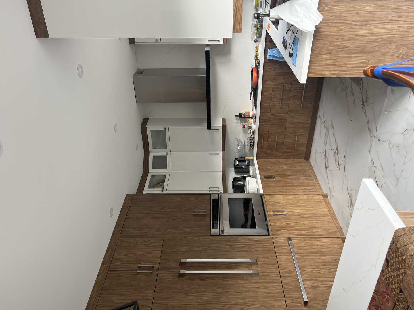 Wood grain U shape kitchen cabinets - Image 2