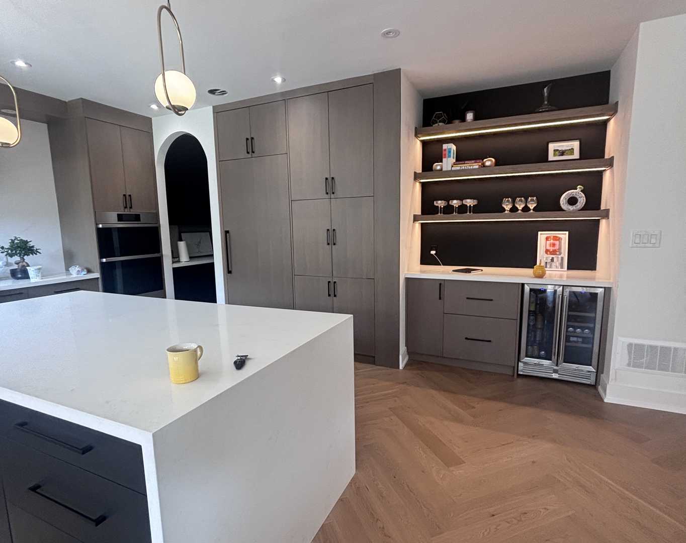 Veneer stain with black mdf spray painting hood, black island, - Image 7