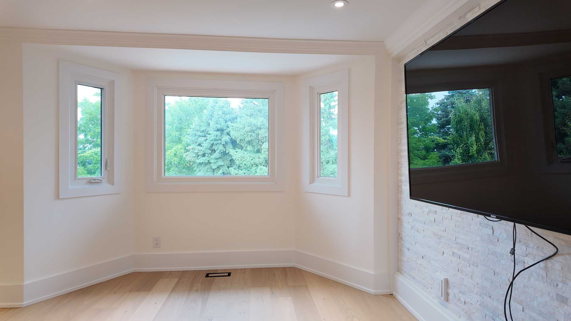 blonde wood flooring， with smooth rounded handrail - Image 5
